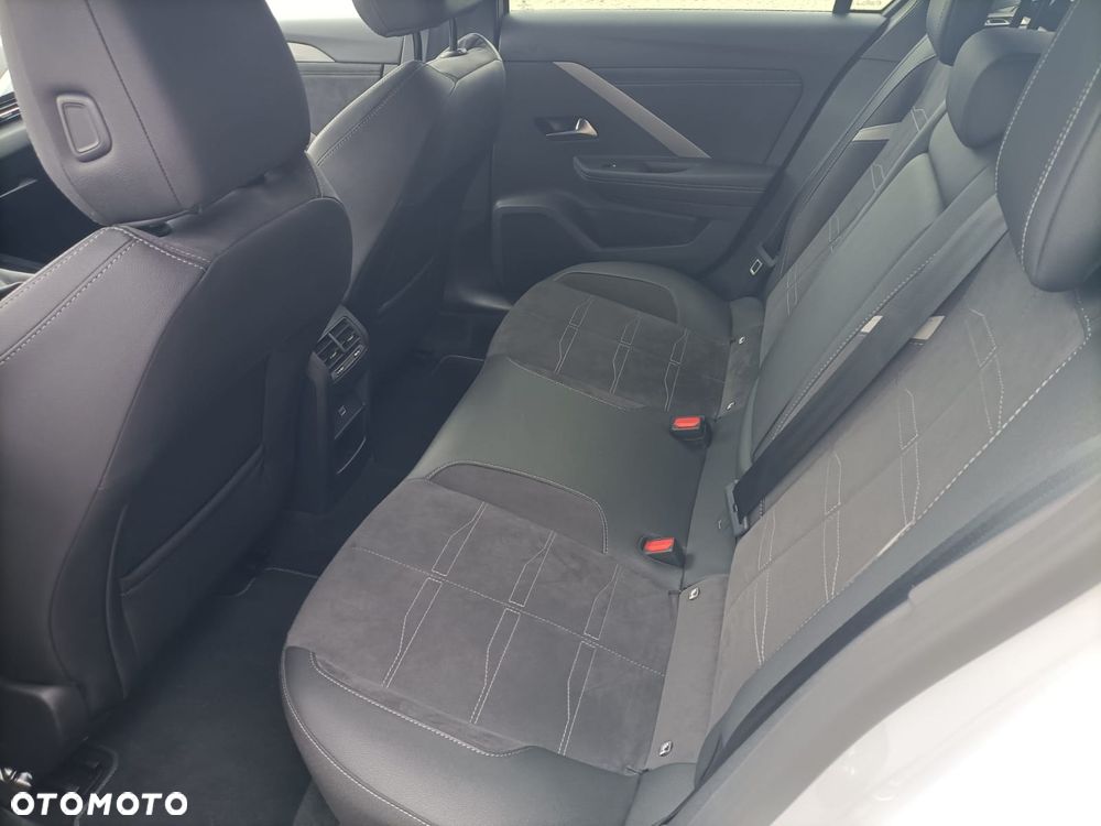 Opel Astra 1.2 T GS Line S&S - 10