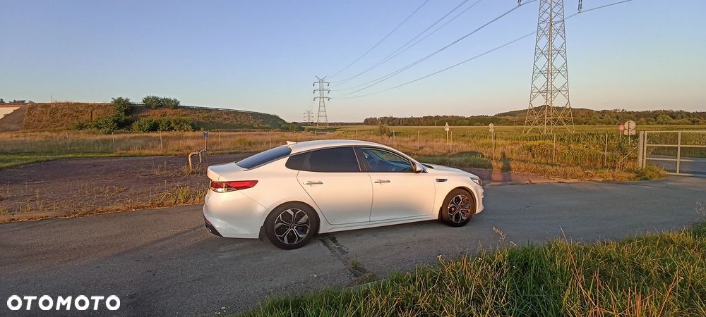 Kia Optima 2.0 L - 9