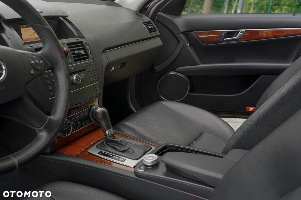 Mercedes-Benz Klasa C 300 7G-TRONIC SPORT EDITION - 36