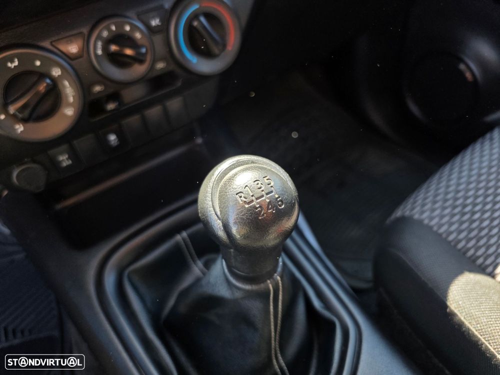 Toyota Hilux 2.4 D-4D 4WD CD CH - 15