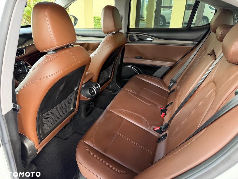 Alfa Romeo Stelvio 2.0 Turbo 16V AT8-Q4 Lusso Ti - 23