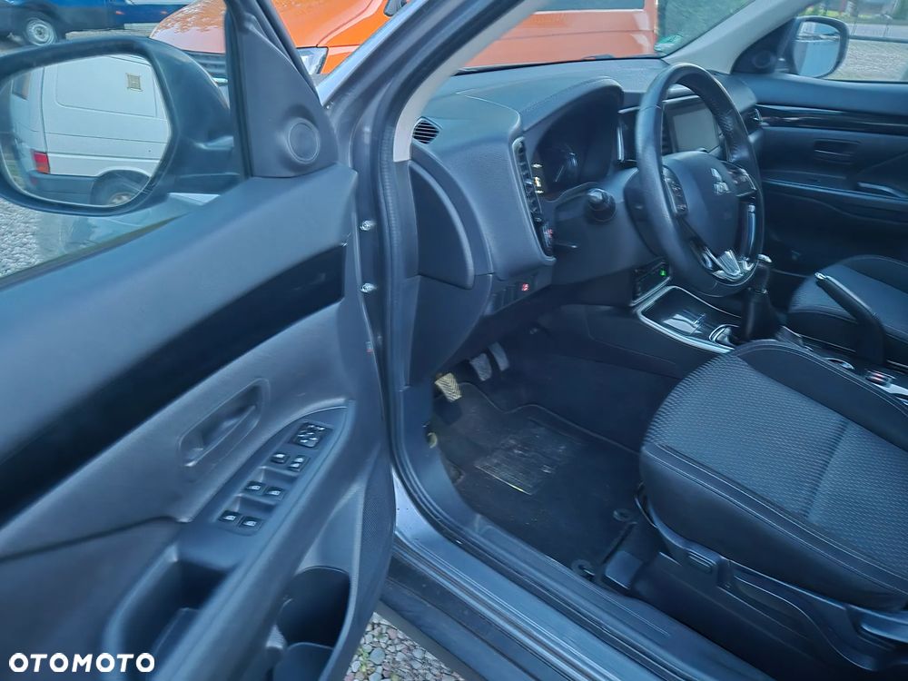 Mitsubishi Outlander - 8