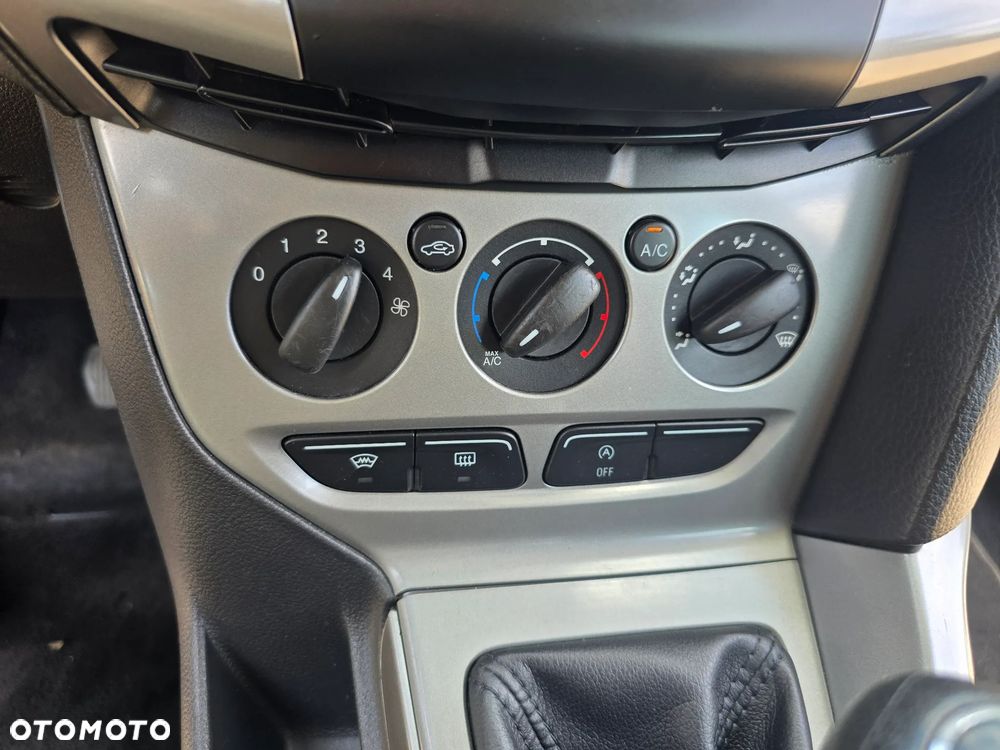 Ford Focus - 30