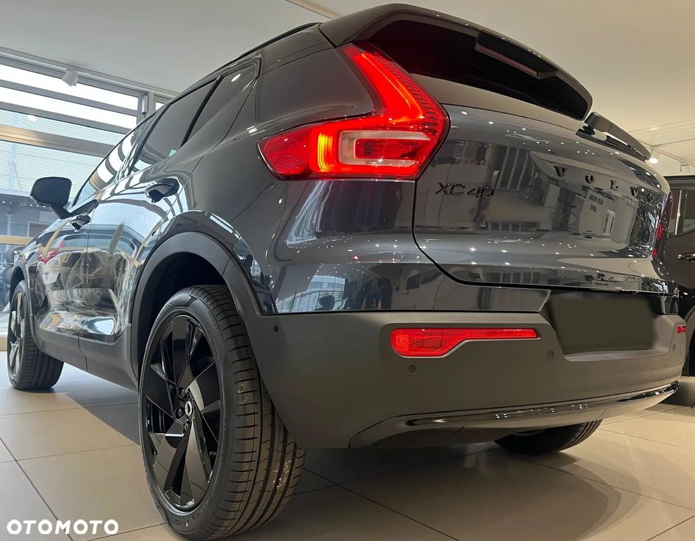 Volvo XC 40 B4 B DKG Ultra Black Edition - 1