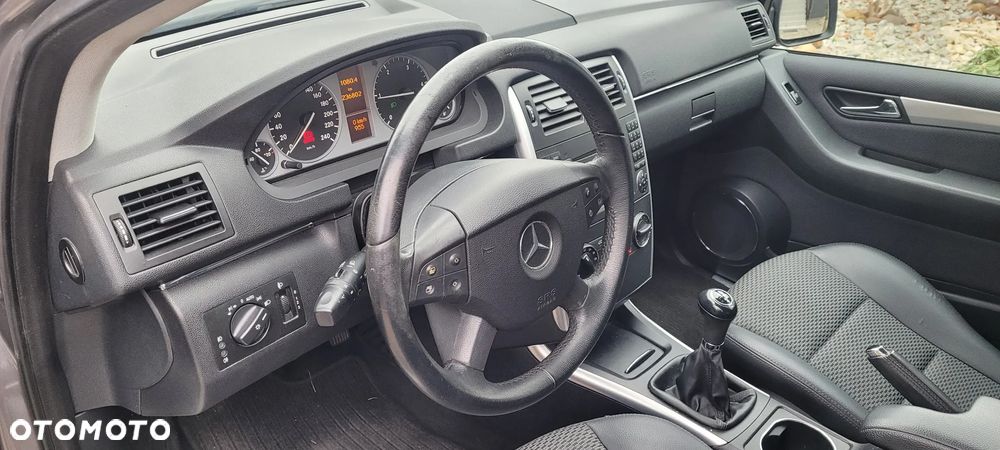 Mercedes-Benz Klasa B 180 CDI DPF Special Edition - 9