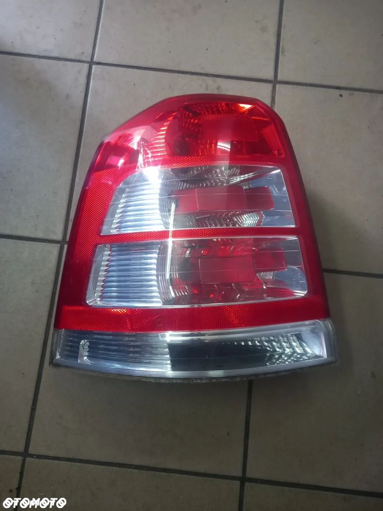 Lampa Tyl Zafira b lift lewa