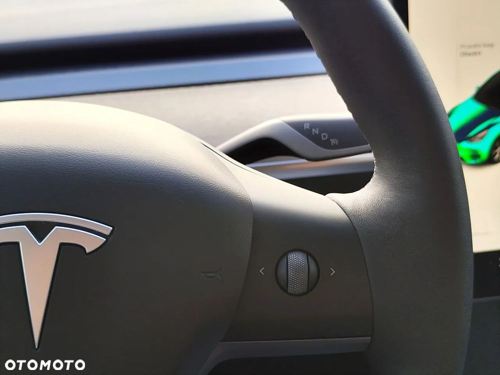 Tesla Y - 18
