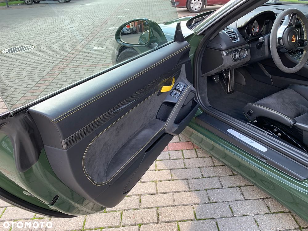 Porsche Cayman GT4 - 4