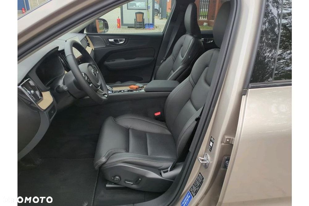Volvo XC 60 B5 B AWD Ultra Dark - 6