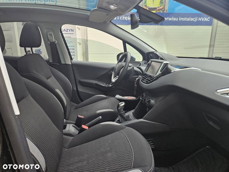 Peugeot 208 - 6
