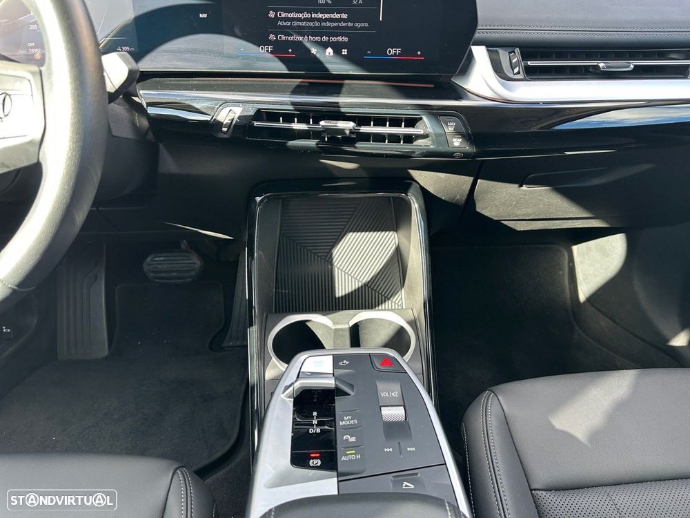 BMW iX1 eDrive20 - 11