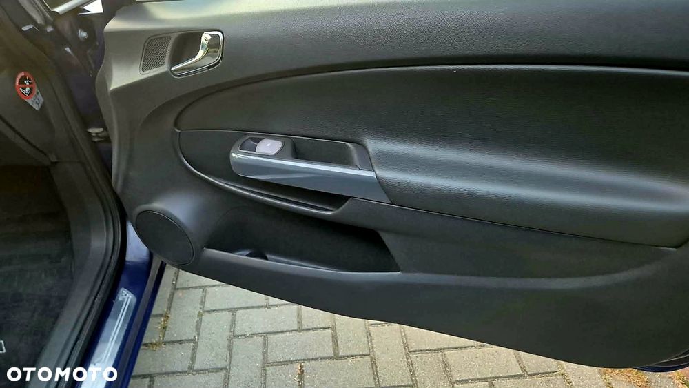 Opel Corsa 1.4 16V Cosmo - 14