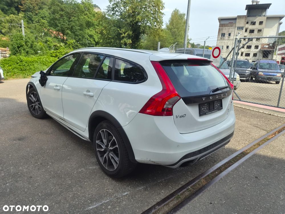 Volvo V60 Cross Country T5 AWD Summum - 6