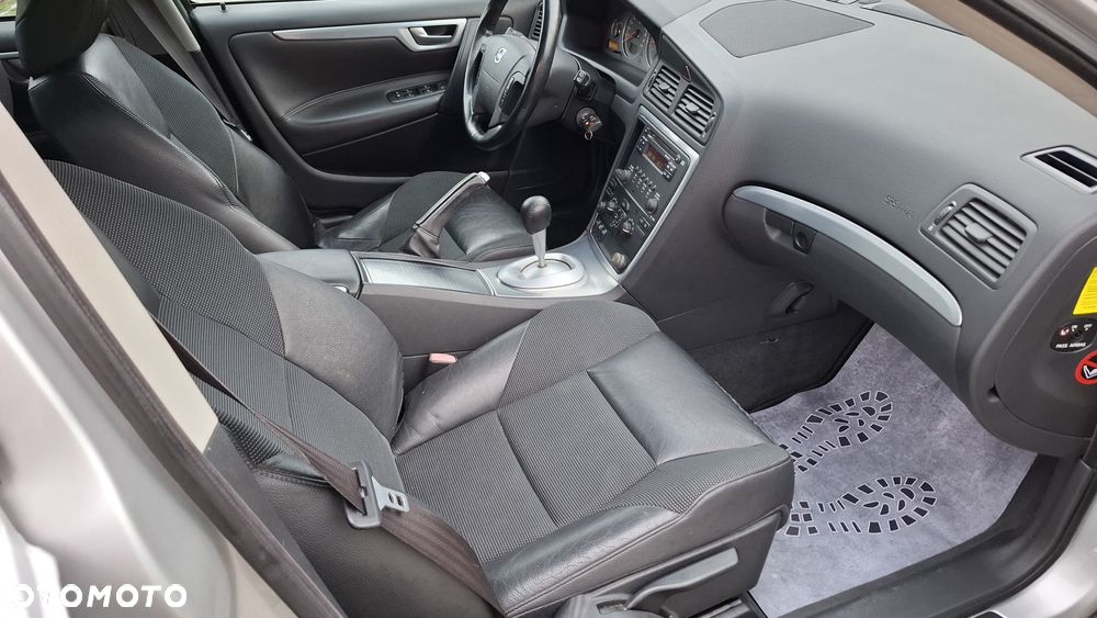 Volvo V70 2.4 Silver Edition - 20