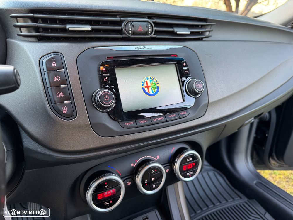Alfa Romeo Giulietta 1.4 T M-air Distinctive - 11