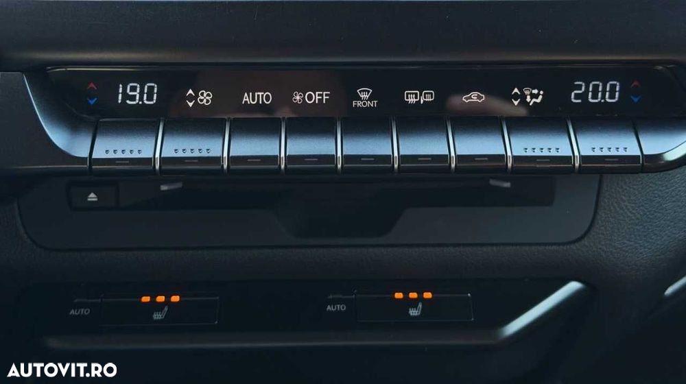 Lexus UX - 25