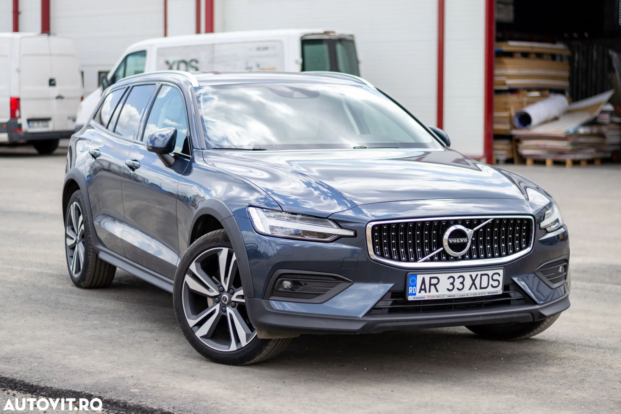 Volvo V60 B4 MHEV AT8 FWD Momentum Pro - 3