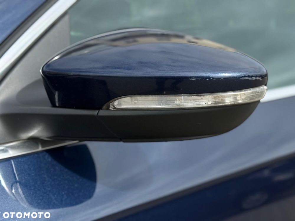 Volkswagen Passat 2.0 TDI SCR DSG Comfortline - 11