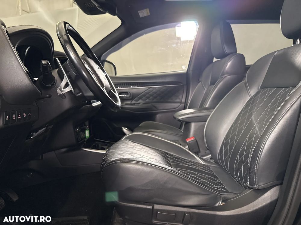 Mitsubishi Outlander - 24