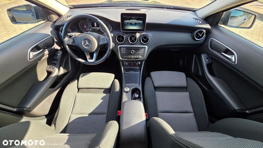 Mercedes-Benz GLA 200 7G-DCT - 12
