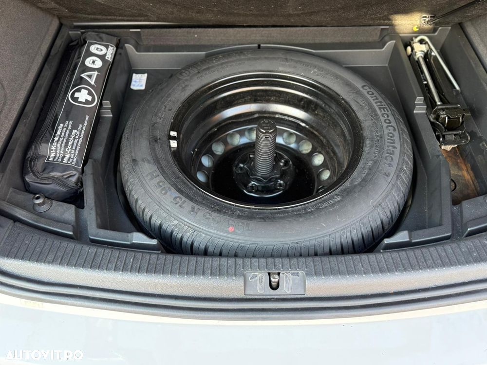 Volkswagen Touran 1.6 TDI DSG Comfortline - 23