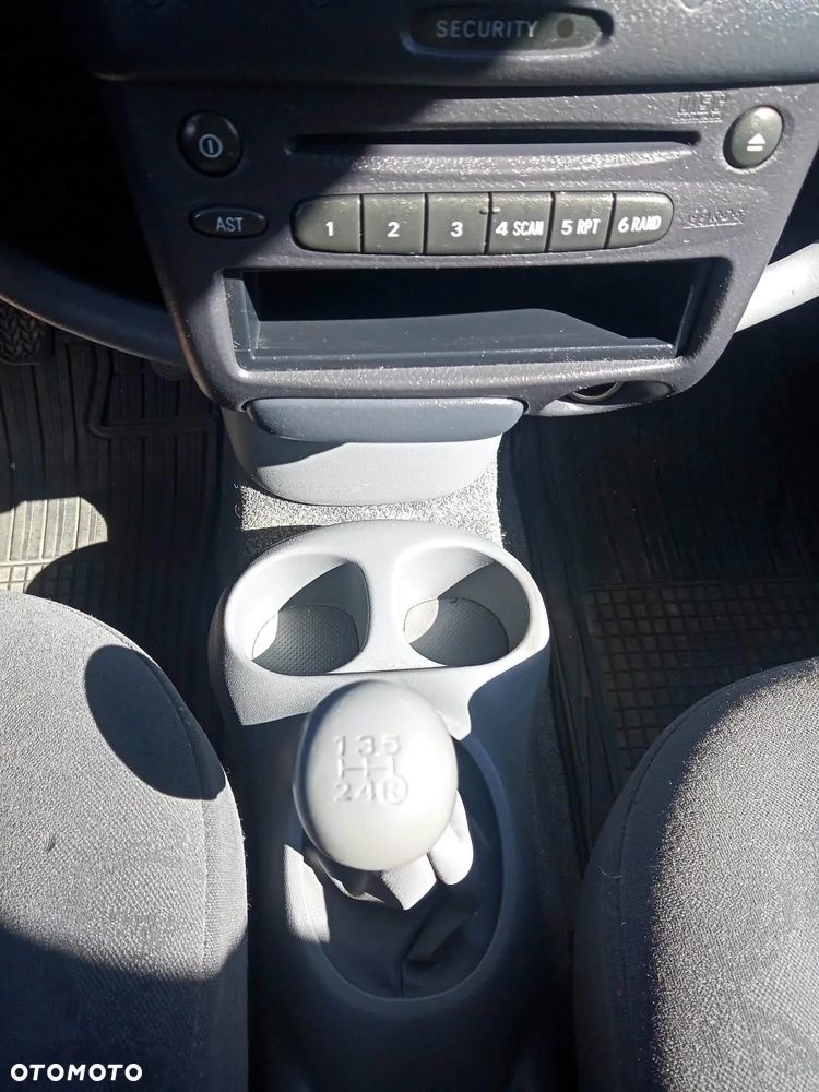 Toyota Yaris 1.0 Luna - 9