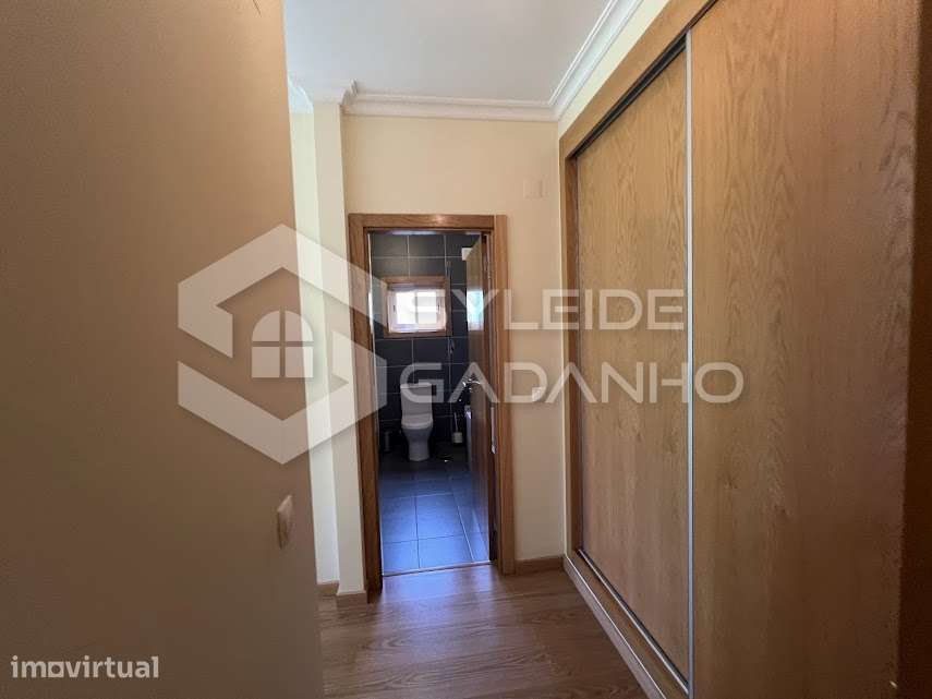 Quarto em apartamento para arrendamento a estudantes na Covilhã - Grande imagem: 4/15