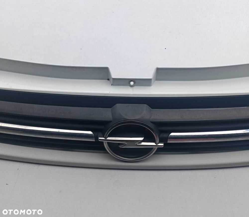 GRILL , ATRAPA  - OPEL VIVARO  2001-06 ROK / EUROPA - 3