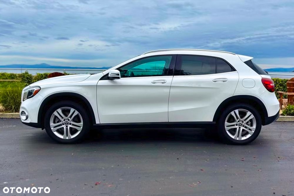 Mercedes-Benz GLA - 2