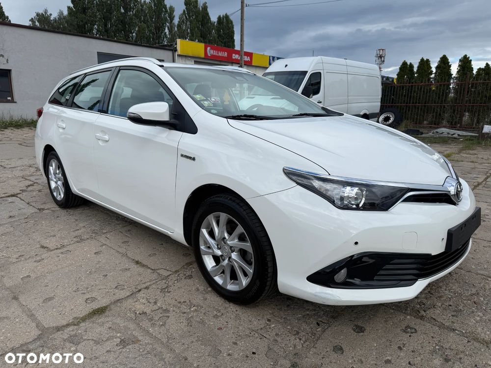 Toyota Auris 1.8 HSD Luna - 1
