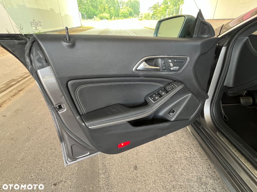 Mercedes-Benz CLA 250 4-Matic AMG Line - 14