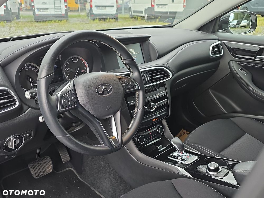 Infiniti Q30 1.6t Luxe 7DCT - 13