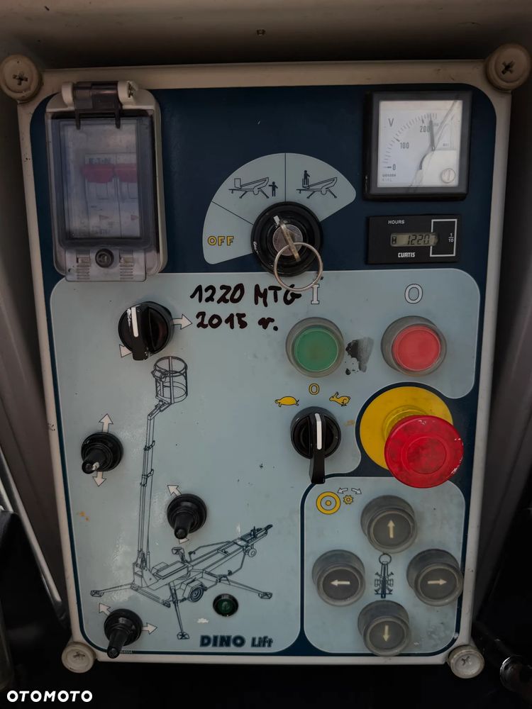 Nifty DINO 120T. Zwyżka koszowa 12 metrów wysuwana na raz. Podnośnik HDS. Napęd Hydrauliczny na dwa koła. Obraca się w koło 360. jak nówka z salonu. 2016 rok. 1220 mtg. Książka Serwisowa od nowości do wglądu. PRĄD 230v. 4 sekcje sterowania na dole. Nowy model! Z komuny Norweskiej. Używana była 1 raz do roku. Serwisowana w DEKRA do końca OKAZJA. Zwyżka Obrotowa. Poziomowanie kosza. Pełna Hydraulika. Sterowanie góra dół! Wysuwane ramie. Wieniec tryby zero zużycia! Ani deka luzów i wycieków. Mała lekka i zwinna zwyżka o potężnym zasięgu. OKAZJA TANIO. Do rejestracji. Import Norwegia! Posiadam 4 sztuki wszystkie jak nowe z salonu. Zapraszam do przetestowania. Nowy Sącz. woj. Małopolskie - 5