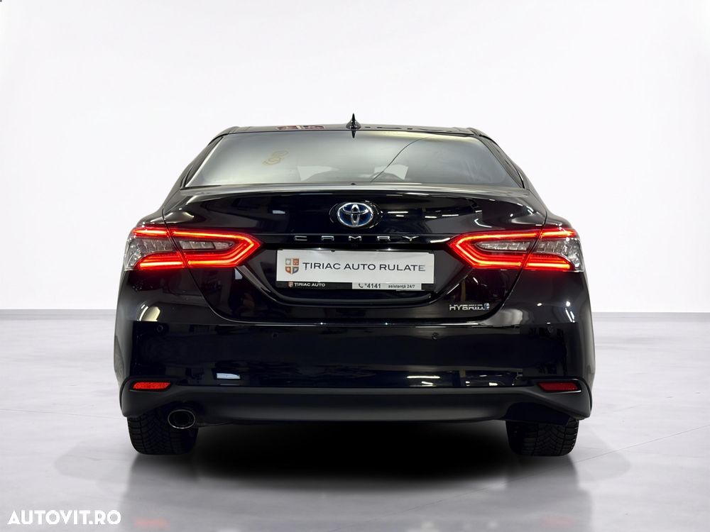 Toyota Camry - 5