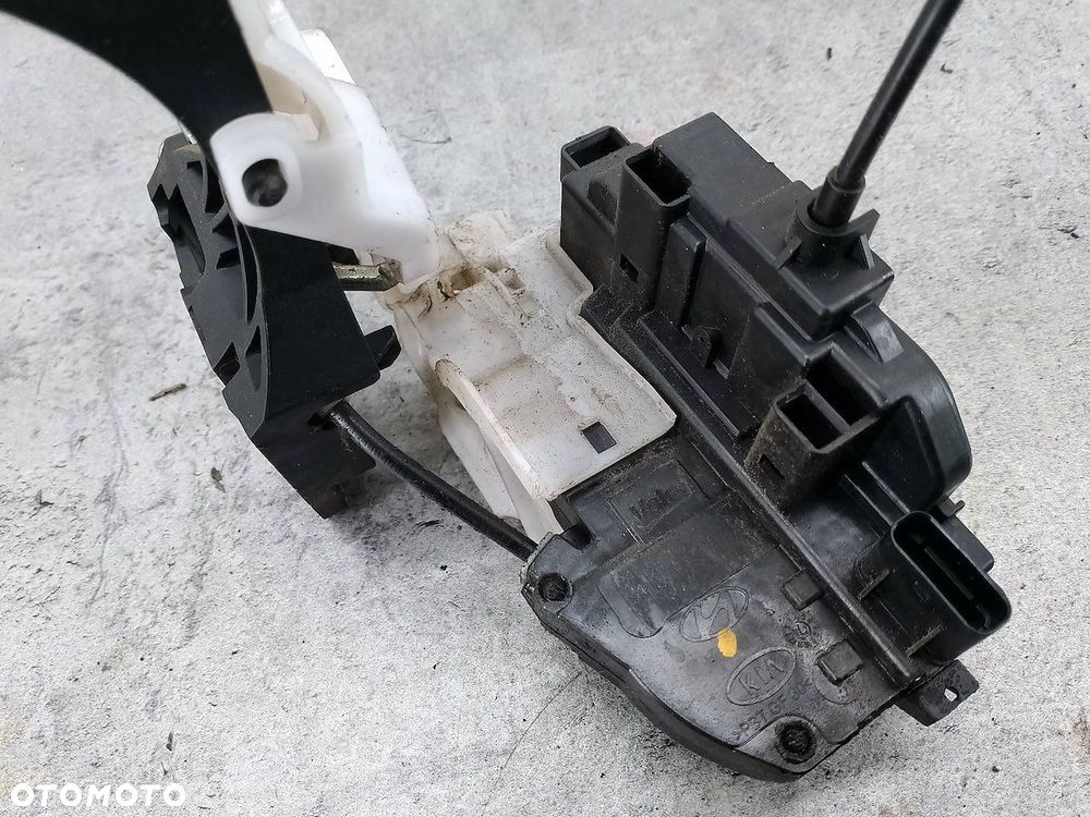 ZAMEK DRZWI PRAWY PRZÓD KIA CEE'D I - 4