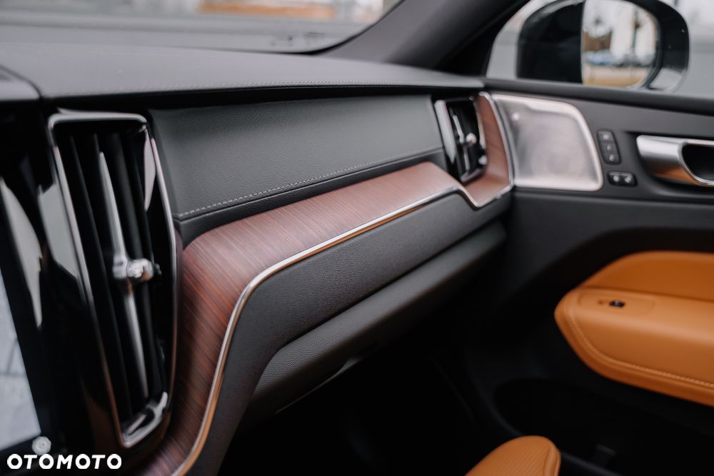 Volvo XC 60 T8 Plug-In Hybrid AWD Ultimate Dark - 20