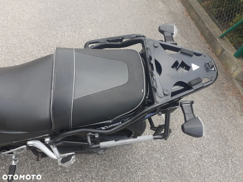Suzuki GSX - 6