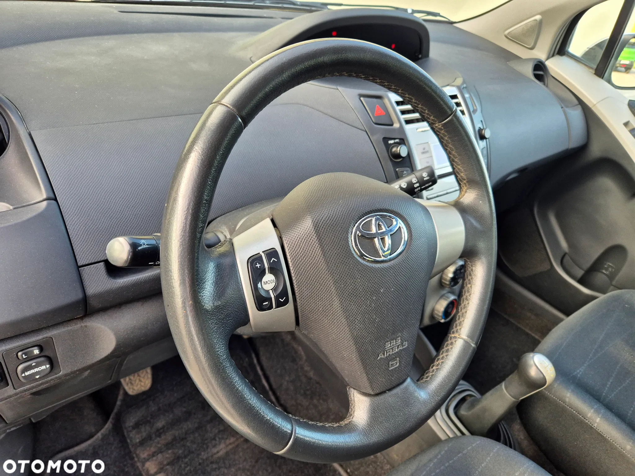 Toyota Yaris 1.0 Premium - 14