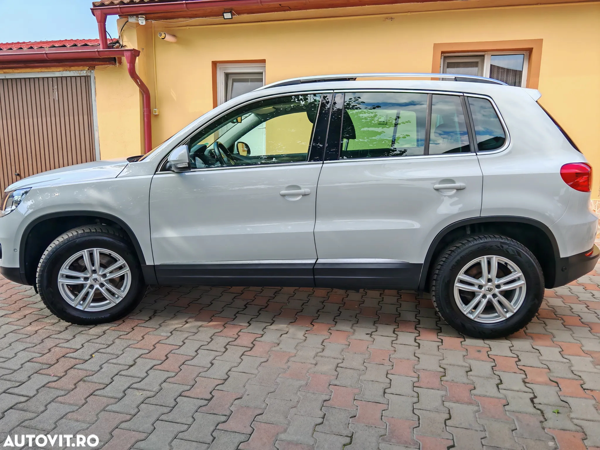 Volkswagen Tiguan 2.0 TDI DPF 4Motion BlueMotion Technology Sport & Style - 11