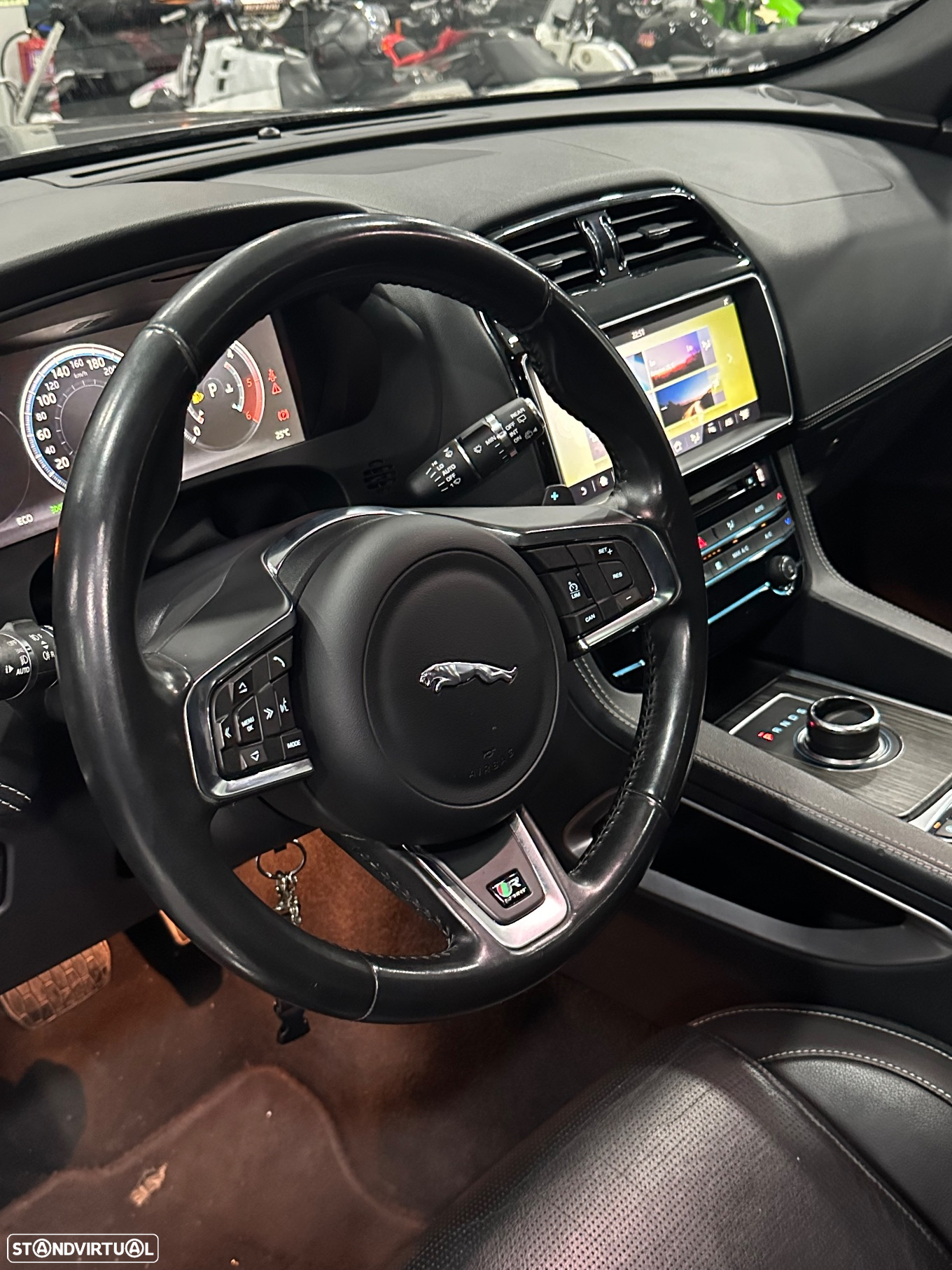 Jaguar F-Pace 2.0 D200 AWD R-Dynamic SE - 15