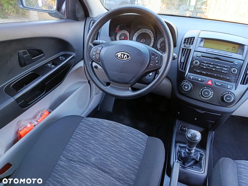 Kia Ceed 1.4 CVVT LX - 28
