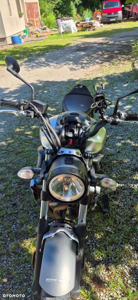 Yamaha XSR - 9