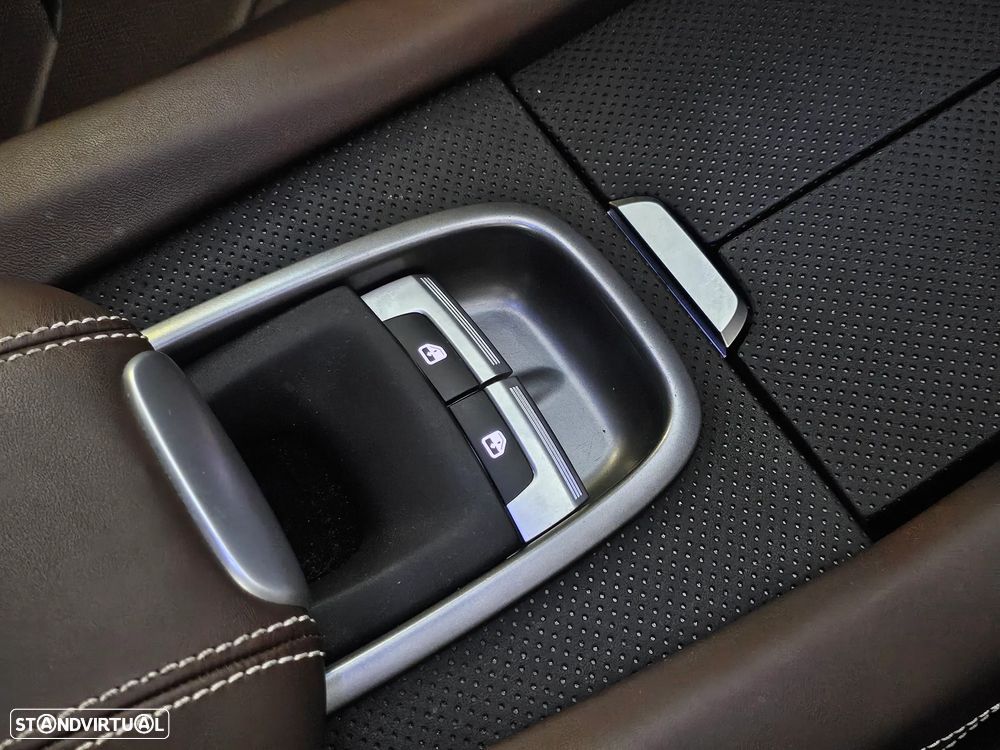 Ferrari GTC4 Lusso T - 18