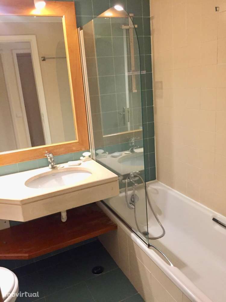 Quarto - localizado em Almada Lisbon - Grande imagem: 2/8