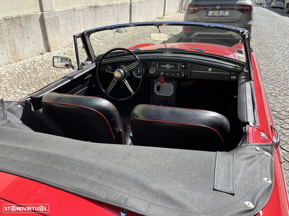 MG MGB - 21
