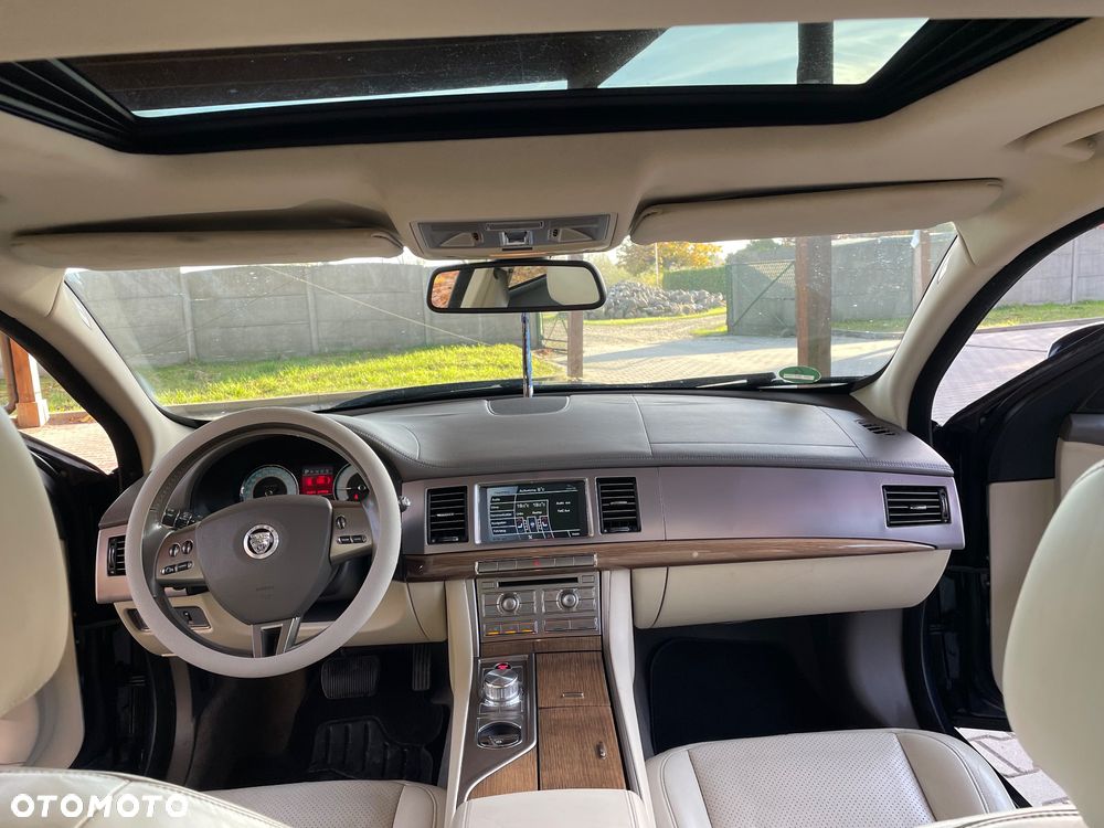 Jaguar XF 2.7 V6 D Premium Luxury - 10