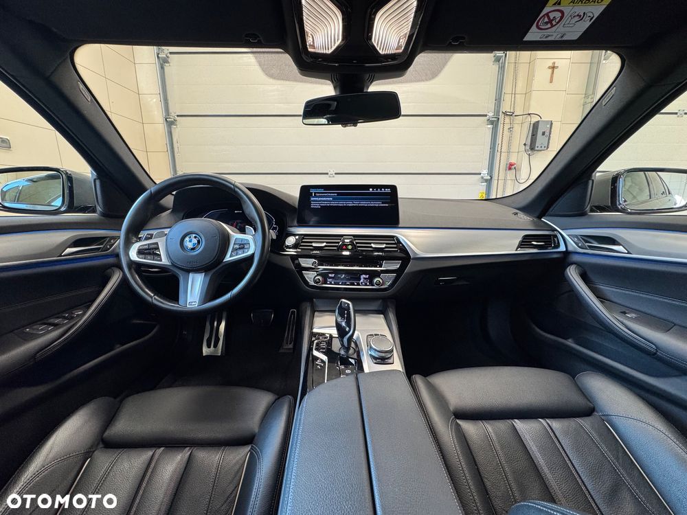 BMW Seria 5 530e xDrive M Sport Edition - 14