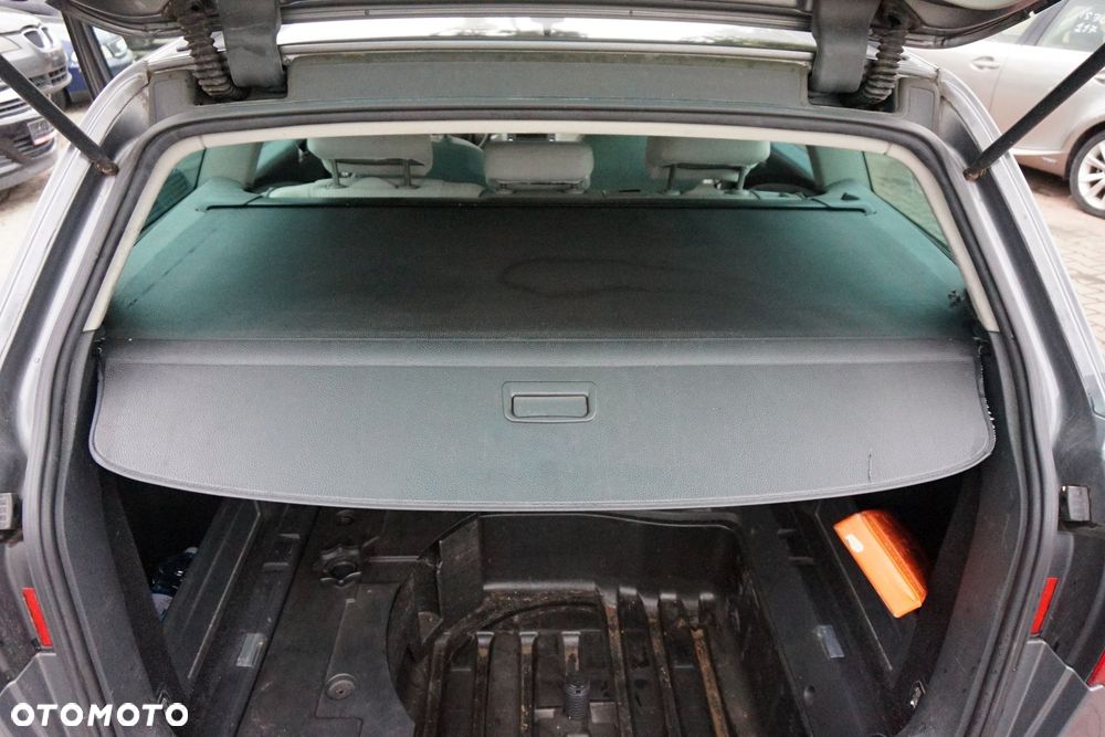 VOLKSWAGEN PASSAT B6 KOMBI 2005 LA7T 2.0 TDI BKP 140KM HQL SZARY na części - 11
