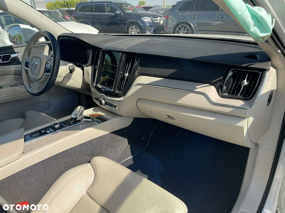 Volvo XC 60 B5 D AWD Ultimate Bright - 11