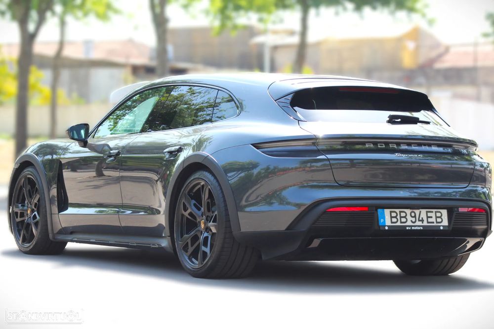 Porsche Taycan Cross Turismo 4 - 13